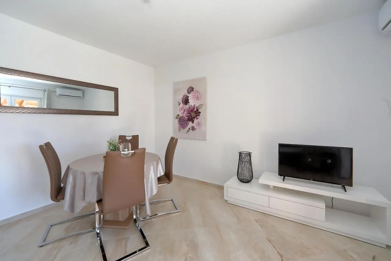 Apartment Alfonso بيبينيا