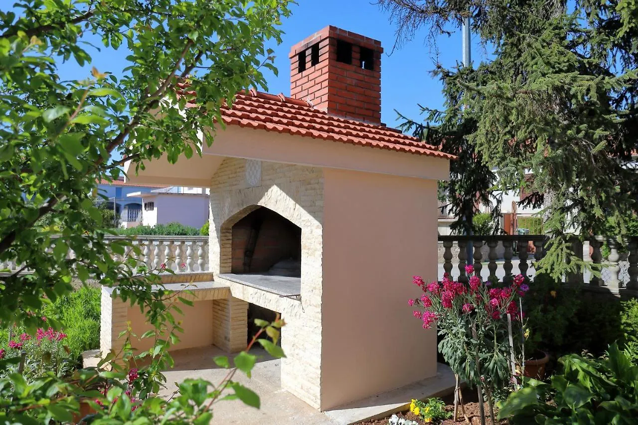 Apartment Alfonso بيبينيا 0*,