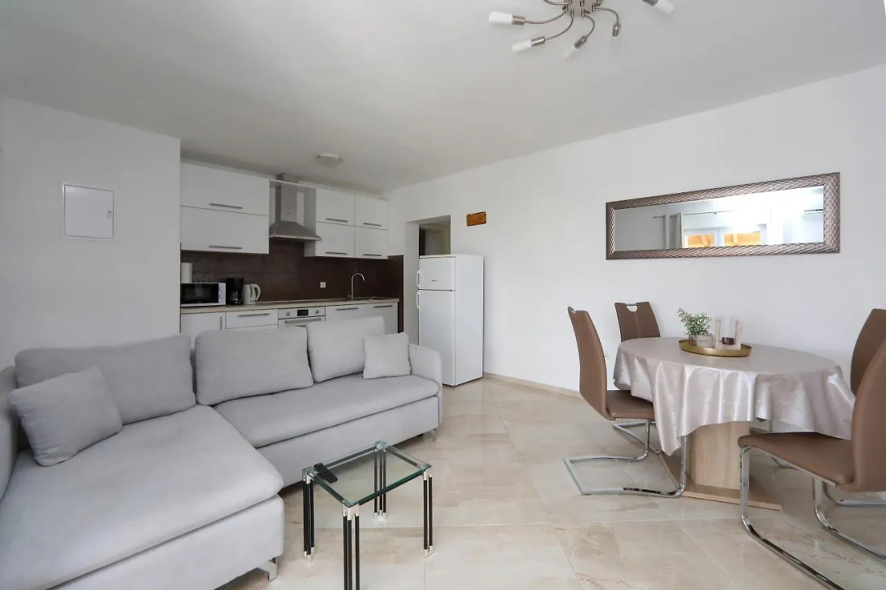 Apartment Alfonso بيبينيا