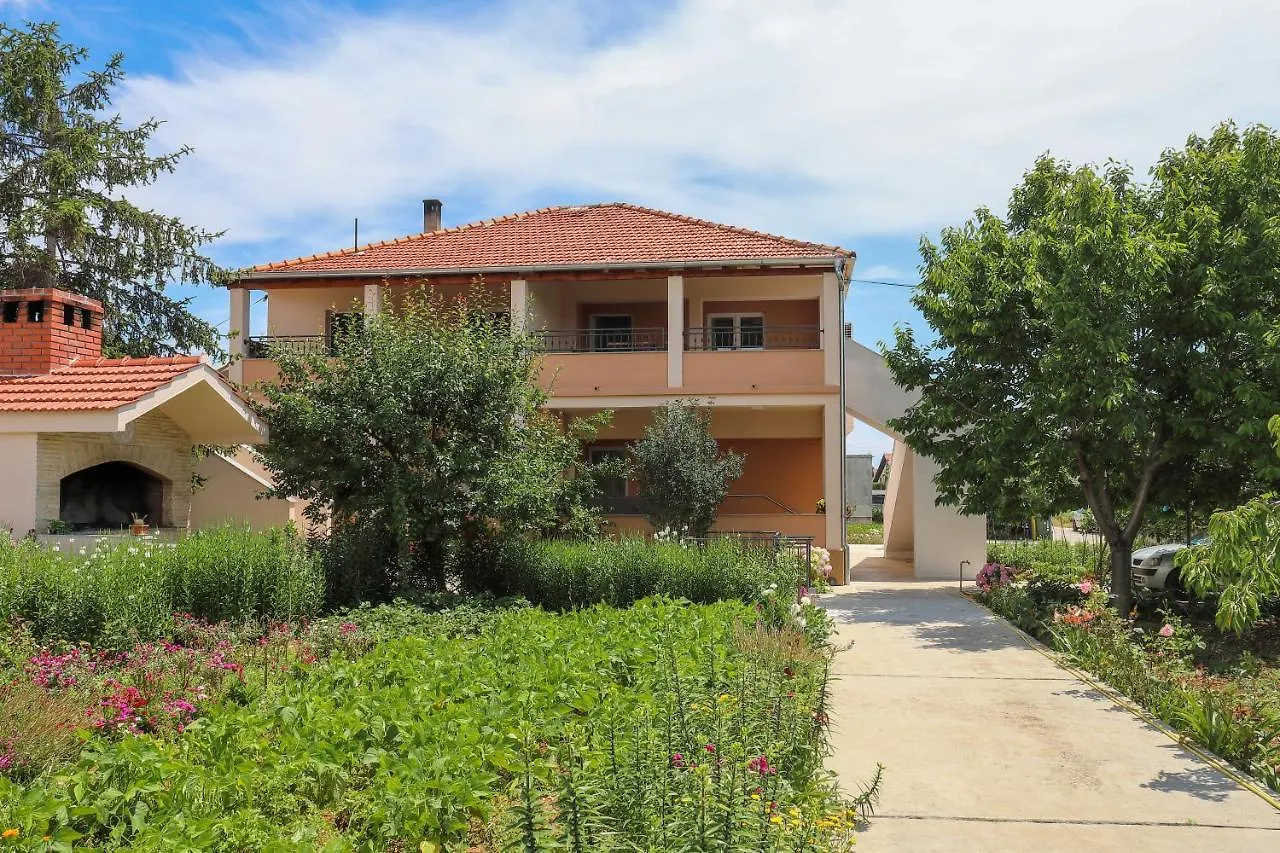 Apartment Alfonso بيبينيا
